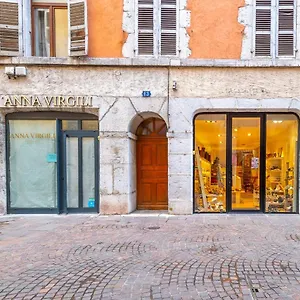 nice-t2-apartment-in-the-heart-of-the-old-town-of.hotels-rhonealpes.com/